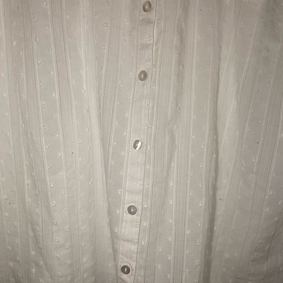 NWOT Denim & Co white button front big shirt with flicked dot. - Picture 5 of 10